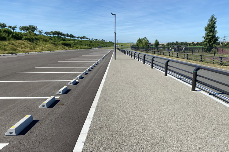 道 路