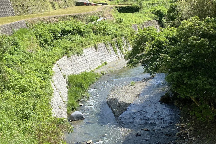 河 川